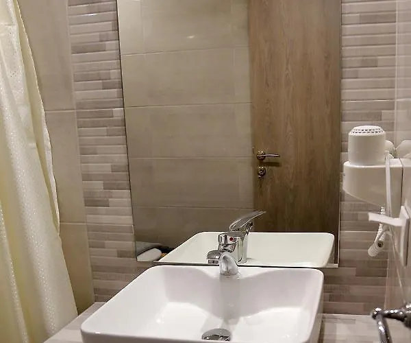 Menta Studios, Next To Metro Station, Smart Tv