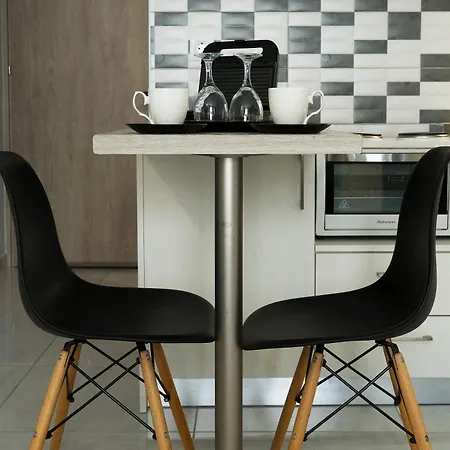 Menta Studios, Next To Metro Station, Smart Tv Apartment *