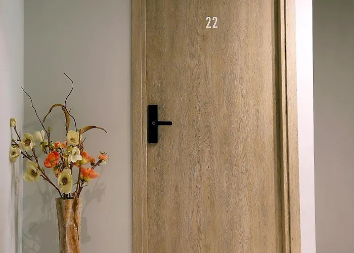 Menta Studios, Next To Metro Station, Smart Tv